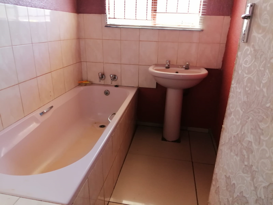 3 Bedroom Property for Sale in Tlhabane West North West